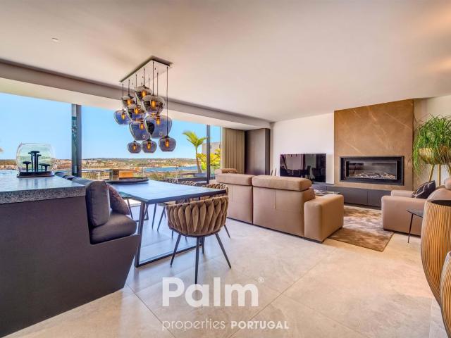 Apartamento T3+1 com Vista Deslumbrante e Jacuzzi | Marina d. 133m² Portimão