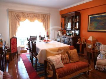 Apartamento T3+1 com vistas desafogadas em Viseu