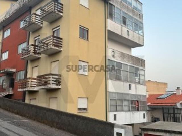 Apartamento T3+1 com 3 frentes e excelente exposição solar