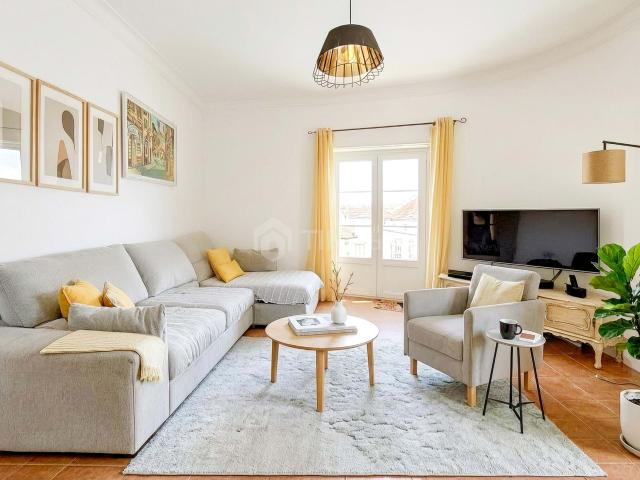 APARTAMENTO T3 REMODELADO CENTRO DE VILA FRANCA DE XIRA