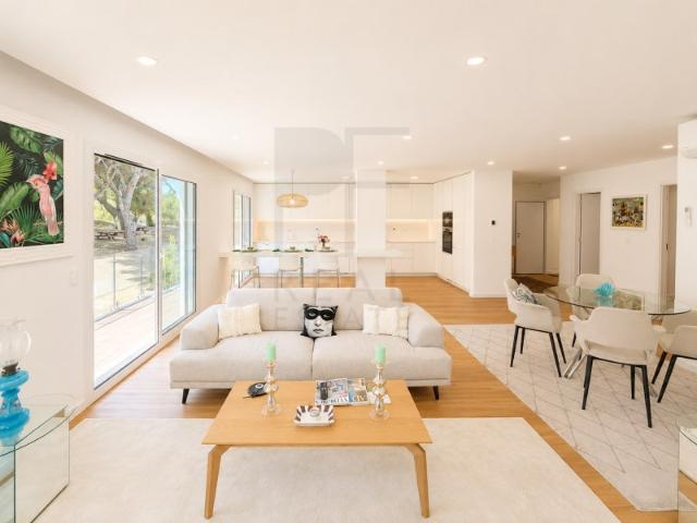 Apartamento T3+1 de Luxo com Varanda Corrida, 4 Lugares de Garagem e Arrecadação | Cascais