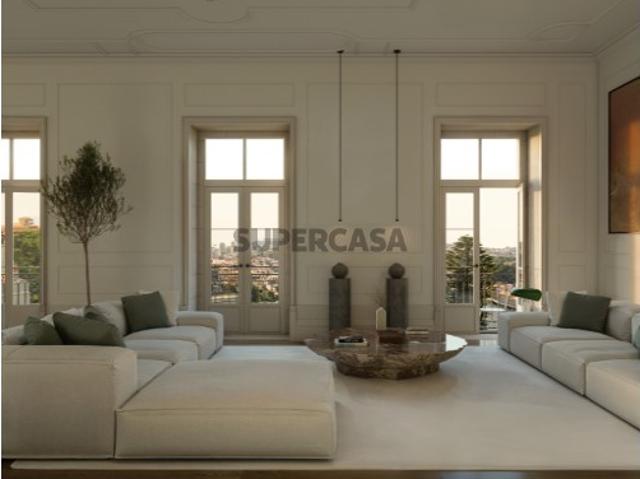 Apartamento T3+1 duplex na Baixa do Porto com varanda e garagem