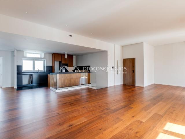 Apartamento T3+1 Duplex Novo Condomínio do Castelo