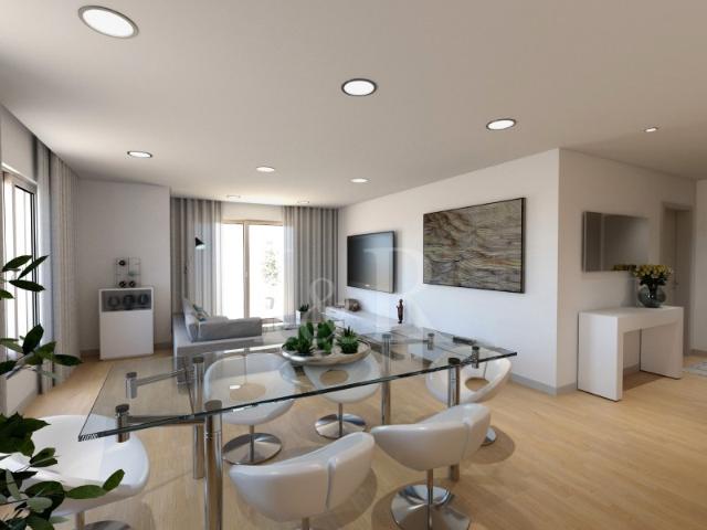 Apartamento T3+1 duplex com terraços e box no Montijo