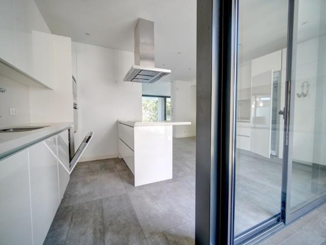 Apartamento T3+1 Duplex com Piscina no Estoril com vista mar
