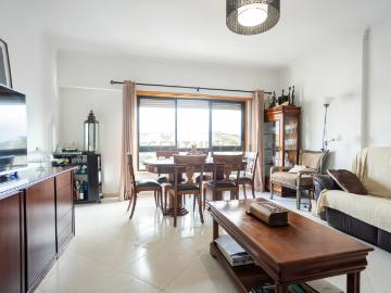 Apartamento T3+1 duplex em Casal de Cambra