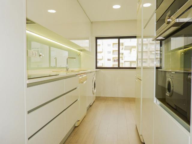 Apartamento T3+1 Duplex para arrendar na Parede Buzano