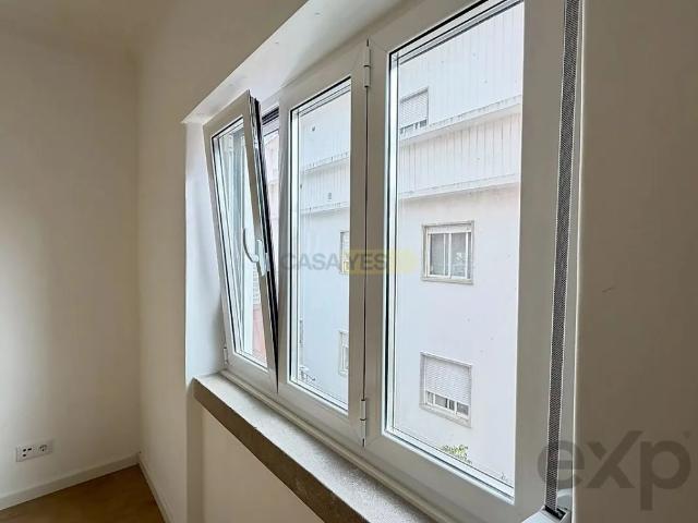 Apartamento T3 em moradia isolada, Costa de Caparica, Almada, Margem Sul