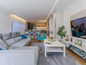 Apartamento T3+1 Moderno com Logradouro e Estacionamento Construção 2024