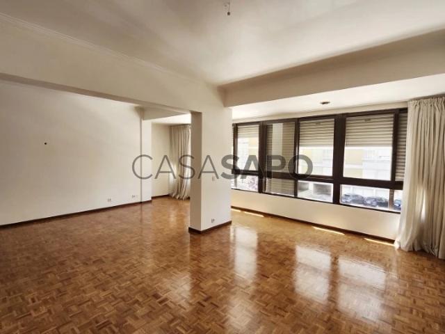 Apartamento T3+1 para alugar em Loures