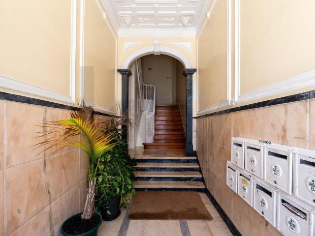 Apartamento T3+1 perto do Jardim do Torel 85m² Arroios