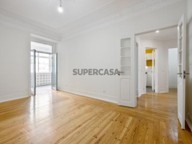 Apartamento T3+1 reabilitado nas Avenidas Novas