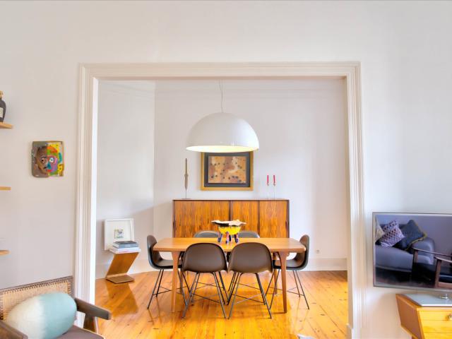 Apartamento T3+1 renovado com varanda em Campo de Ourique, L. 136m² Lisboa