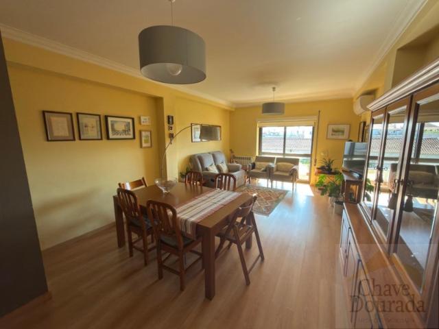 Apartamento T3+3 com garagem e sótão São Martinho do Bispo