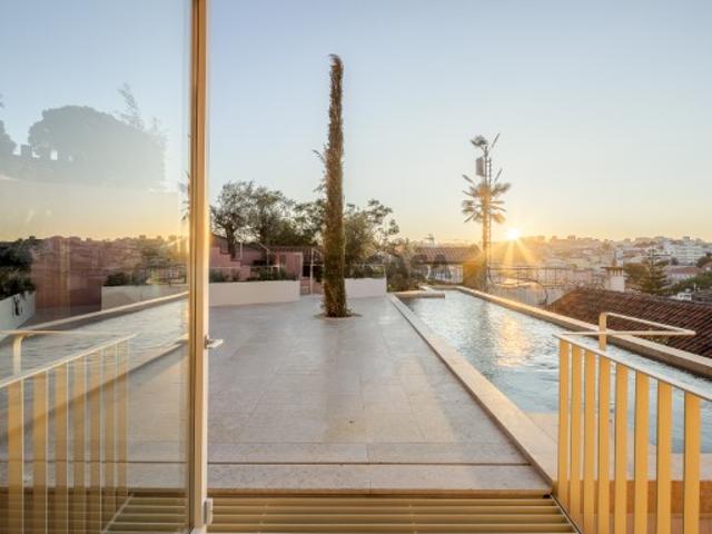 Apartamento T3+2 com jardim, em pleno Castelo, Lisboa