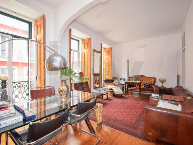 Apartamento T3+2 com terraço de 67m2 junto à Praça da Alegria