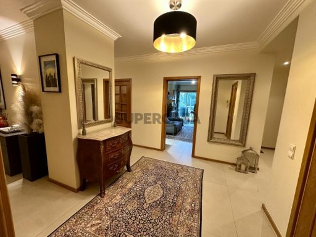 Apartamento T7 com Terraço 100 m² e 4 Lugares de Parqueamento Areeiro, Lisboa