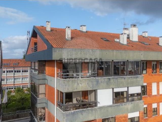 Apartamento T7 em Santo António dos Olivais