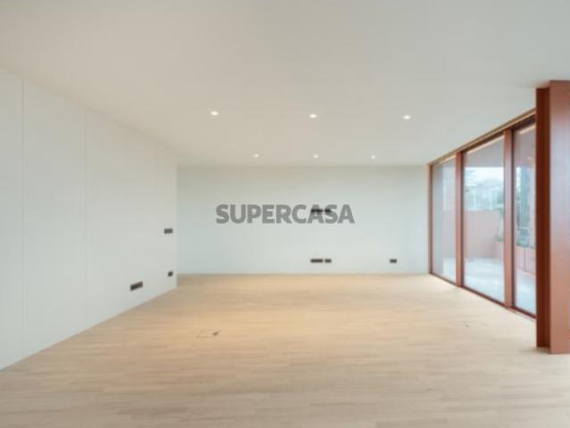 Apartamento T4+1 com terraço, na Foz do Douro, Porto