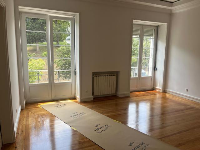 Apartamento T4+1 de charme remodelado com vista Parque Eduardo VII em plena Av. Sidónio pais