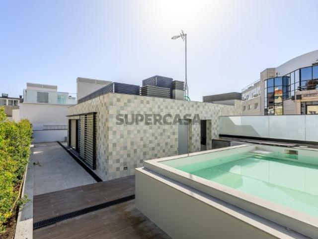 Apartamento T4+1 em condomínio, nas Avenidas Novas, Lisboa