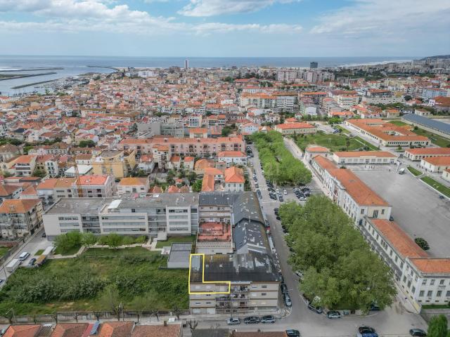 Apartamento T4+1 duplex com garagem no centro da cidade da Figueira da Foz