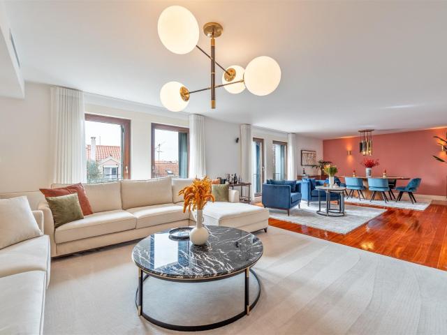 Apartamento T4+1 no centro de Lisboa 223m² Misericórdia