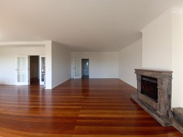 Apartamento T4 + 1 na Rua Oliveira Monteiro