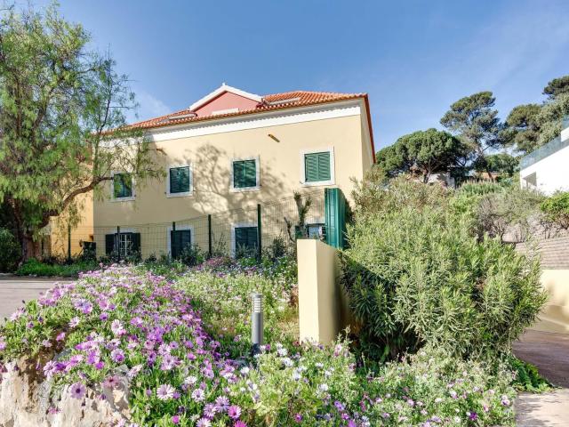 Apartamento T4 +1 em condomínio com jardim e piscina no Esto. 292m² Cascais e Estoril