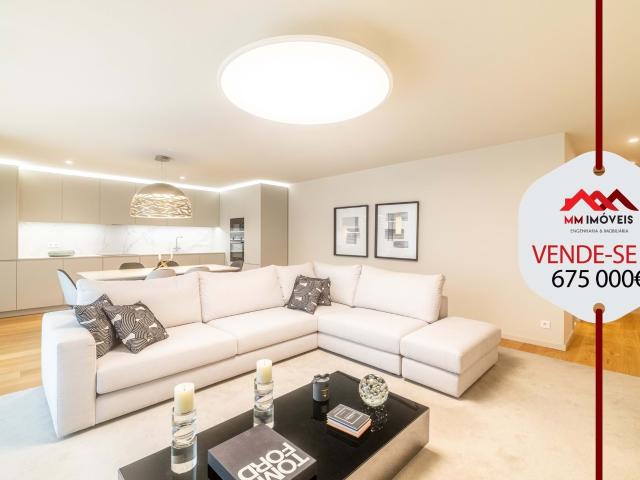 Apartamento T4 2024 | Alameda Jardins da Arrábida | Varanda | Vistas Rio | 2 Lugares de Garagem