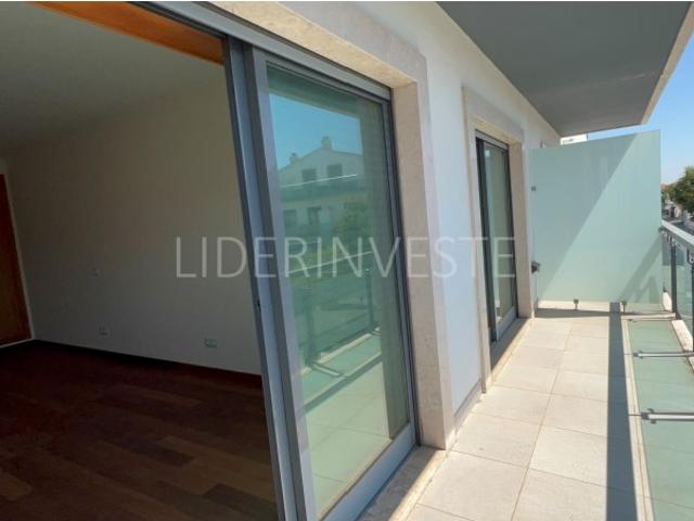 Apartamento T4 | 3 Lugares de Garagem | Beja