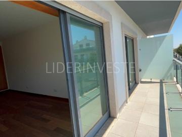 Apartamento T4 | 3 Lugares de Garagem | Beja