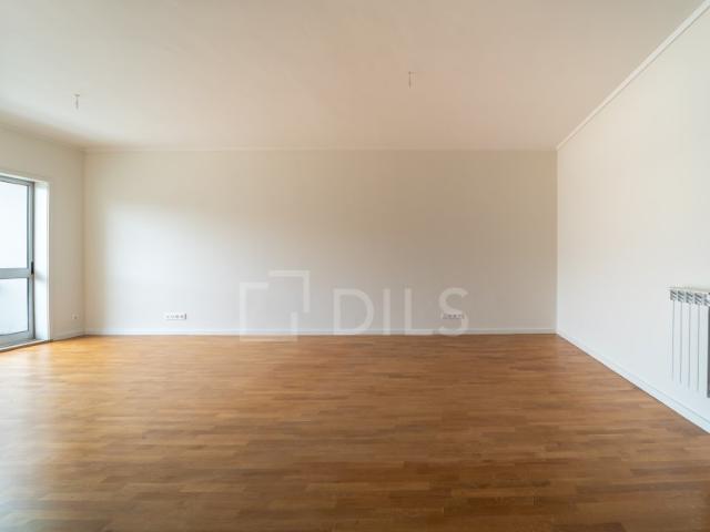 Apartamento T4 totalmente remodelado a 100 metros da praia, Foz