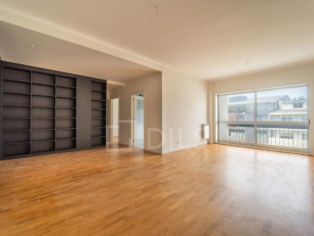 Apartamento T4 Totalmente Remodelado a 100 metros da praia