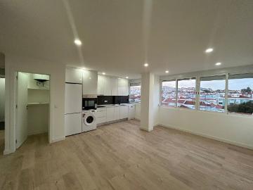 Apartamento T4, totalmente remodelado, Damaia 95m² Águas Livres