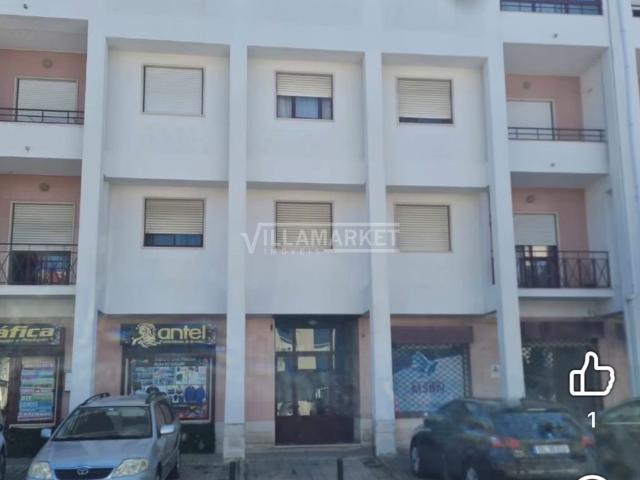 Apartamento T4 totalmente remodelado inserido no último de u. 126m² Amora