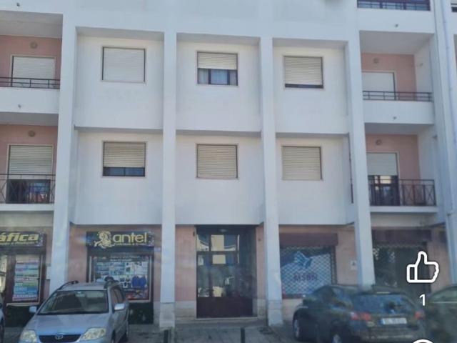 Apartamento T4 totalmente remodelado inserido no último de u. 126m² Amora