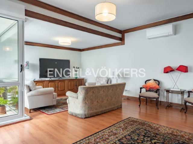 Apartamento T4 Totalmente Remodelado no Areeiro