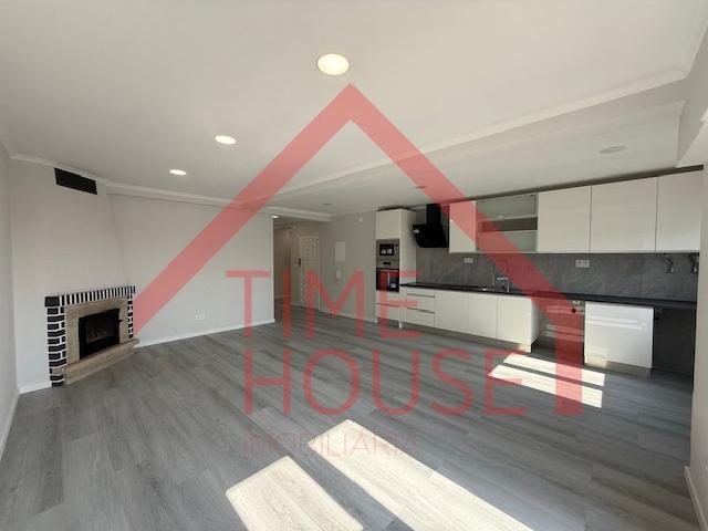 Apartamento T4 Totalmente remodelado Seixal Setúbal