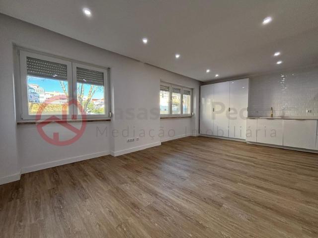 Apartamento T4 transformado em T3, áreas fantásticas, acabamentos sublimes,Vista Fantástica e Localização Privilegiada