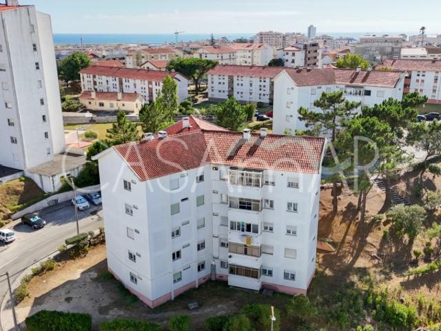 Apartamento T4 transformado em T3 com áreas amplas na Figueira da Foz