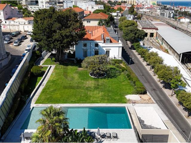 Apartamento T4 Triplex com Vista Rio em Condomínio com Piscina e Garagem, para Venda, em Lisboa
