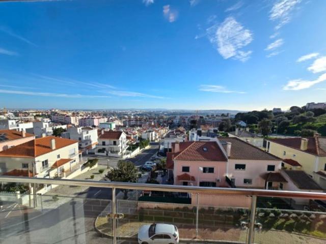 Apartamento T4 | Urbanização Jardim da Amoreira, Ramada