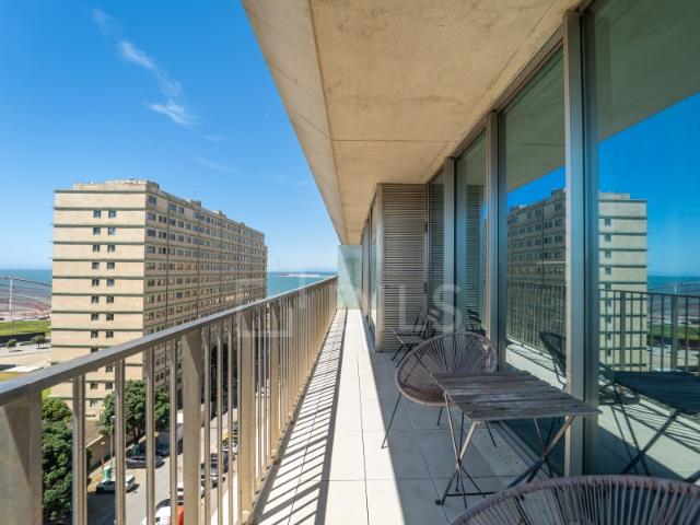 Apartamento T4 vista mar, com 4 lugares garagem Matosinhos Sul