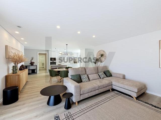 Apartamento T4 a poucos metros da Praia da Areia Branca