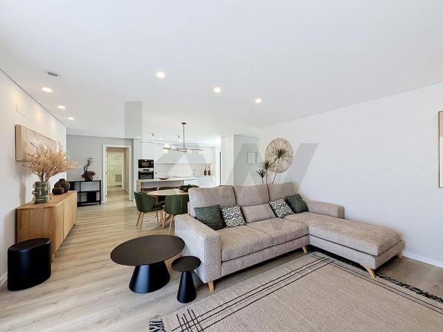 Apartamento T4 a poucos metros da Praia da Areia Branca