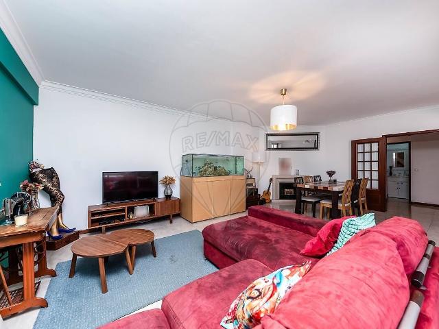 Apartamento T4 à venda em Massamá e Monte Abraão, Sintra RE/MAX Portugal