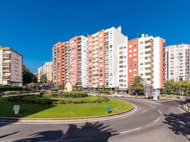 Apartamento T4 à venda em Massamá e Monte Abraão, Sintra RE/MAX Portugal