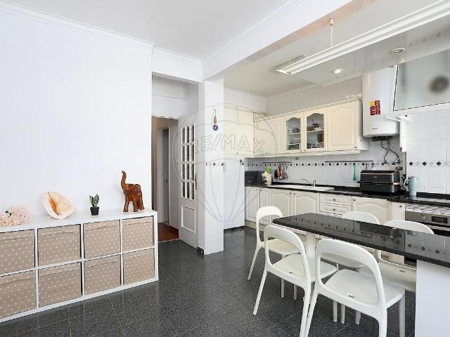 Apartamento T4 à venda em Massamá e Monte Abraão, Sintra RE/MAX Portugal