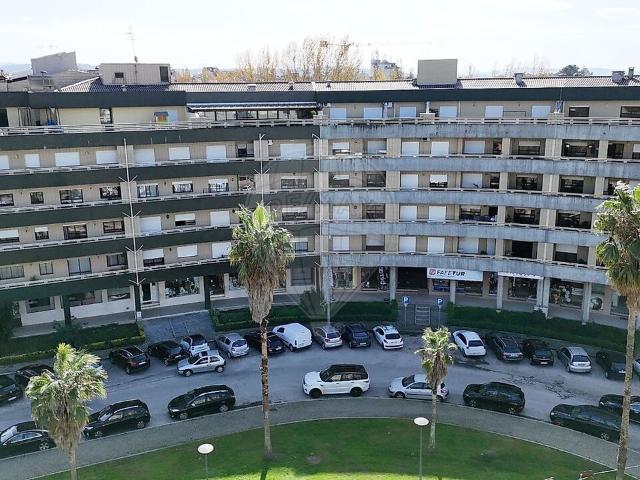 Apartamento T4 à venda em Felgueiras